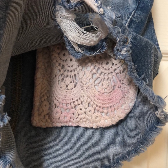 Hi rise ripped jean shorts - Picture 3 of 5